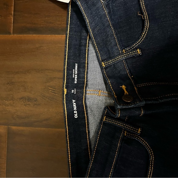 NWT Old Navy high-rise super skinny women’s size 10 short - Picture 2 of 3